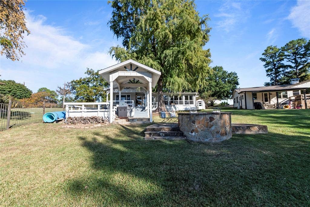 230 Bushwhacker Drive, Mabank, TX 75156 230 Bushwhacker Drive, Mabank, TX 75156
