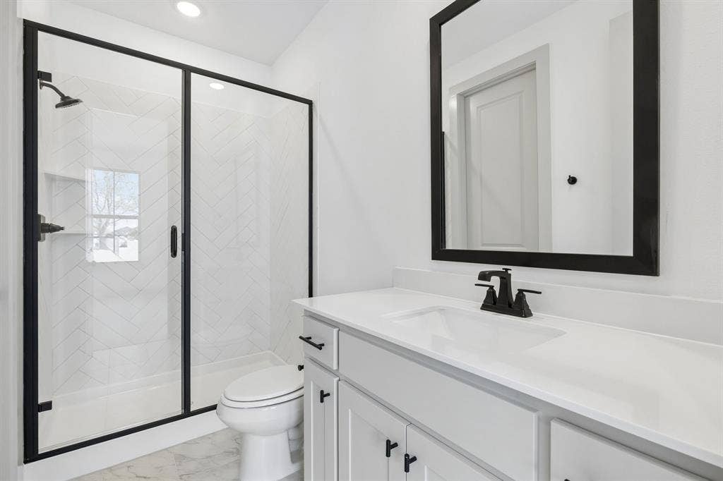 Friends and family will feel right at home in any of the beautifully finished guest baths in our Tristan plan.
