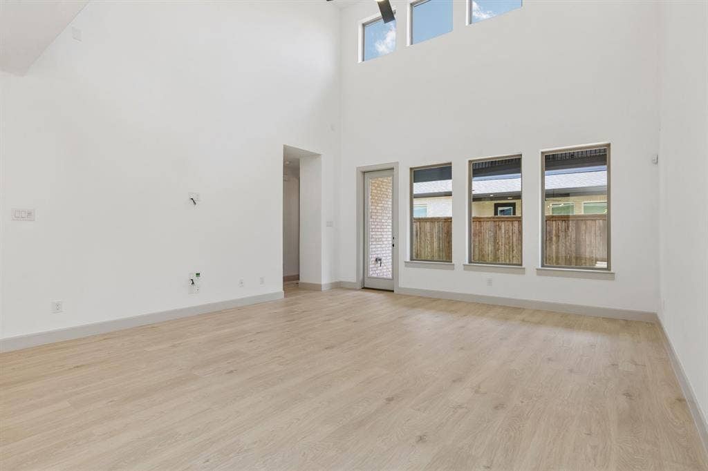 Spacious and flooded with natural light, our Tristan plan offers a family room that can host the entire family!