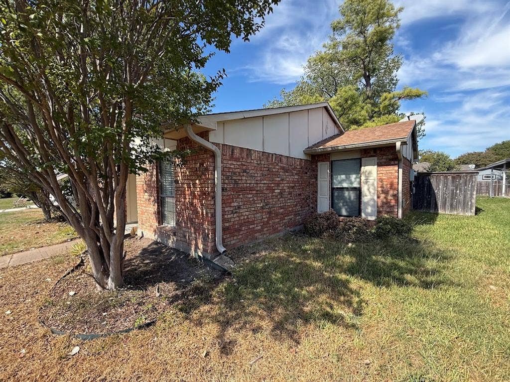 705 Via Del Sur, Mesquite, TX 75150