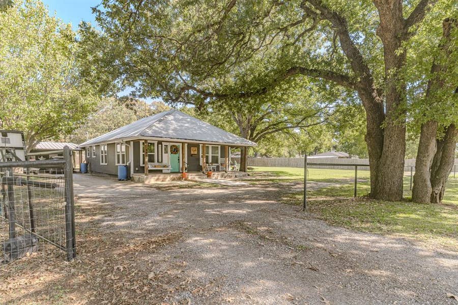 Property photo for 4409 Tin Top Road, Weatherford, TX