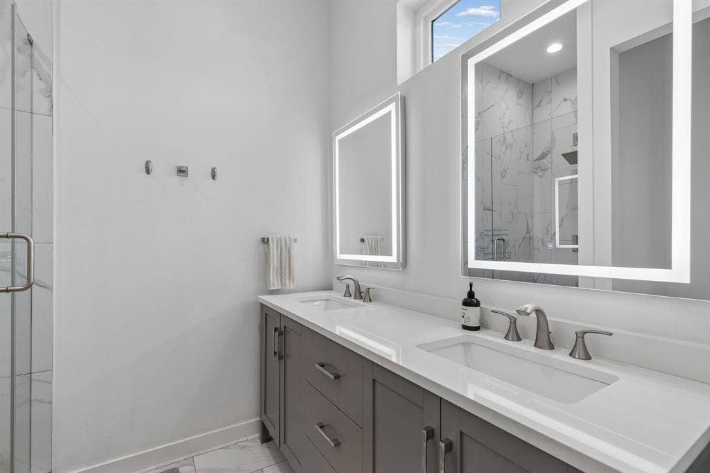 2450 N Garrett Avenue, #17, Dallas, TX 75206 2450 N Garrett Avenue, #17, Dallas, TX 75206