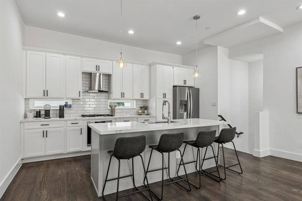 2450 N Garrett Avenue, #17, Dallas, TX 75206 2450 N Garrett Avenue, #17, Dallas, TX 75206