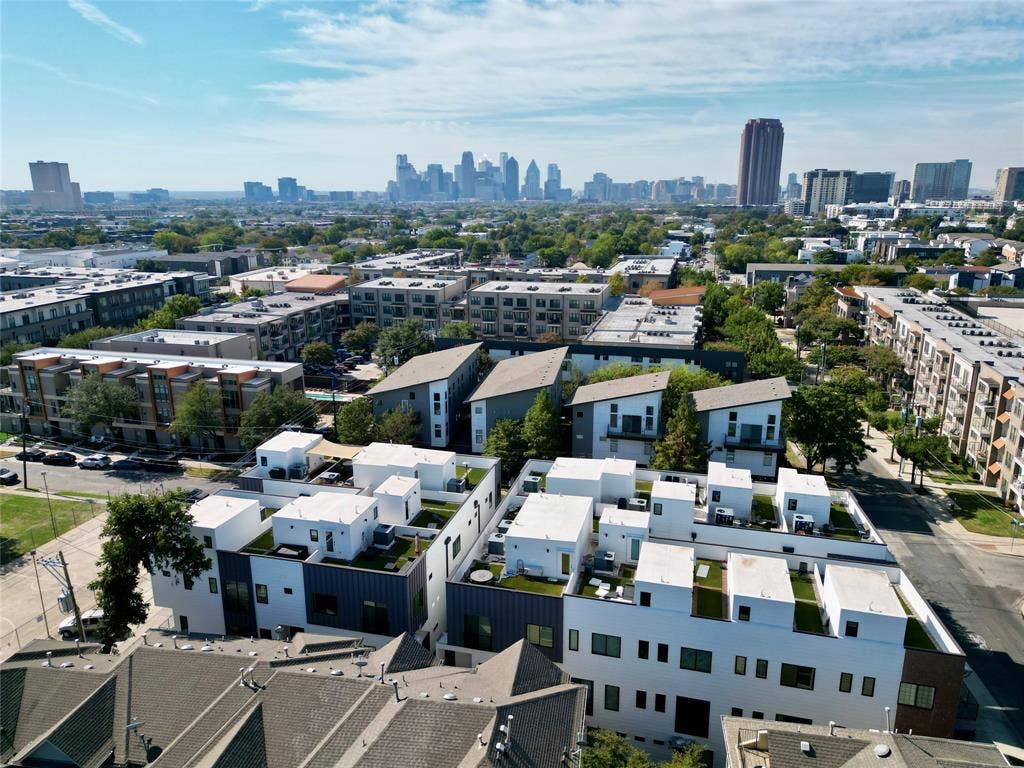 2450 N Garrett Avenue, #17, Dallas, TX 75206 2450 N Garrett Avenue, #17, Dallas, TX 75206