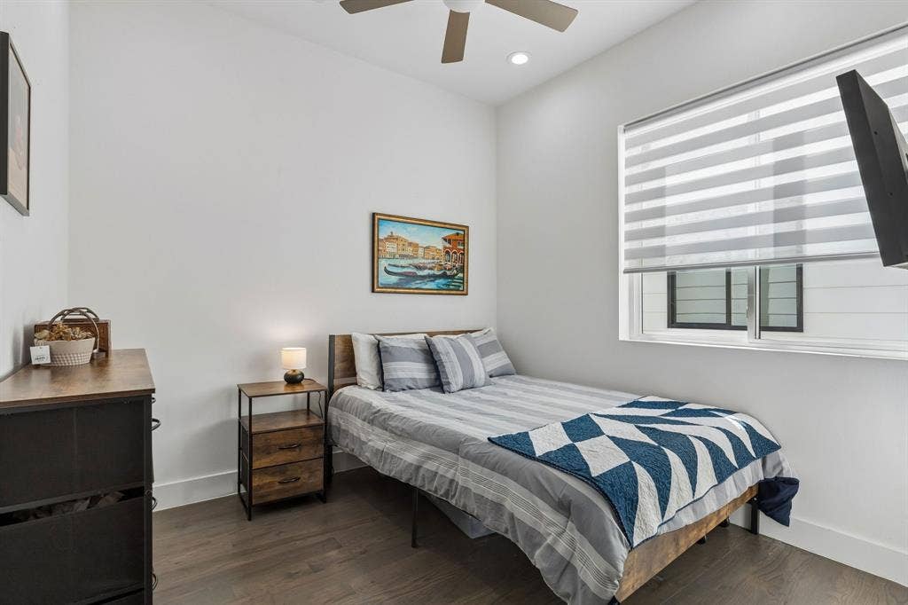 2450 N Garrett Avenue, #17, Dallas, TX 75206 2450 N Garrett Avenue, #17, Dallas, TX 75206