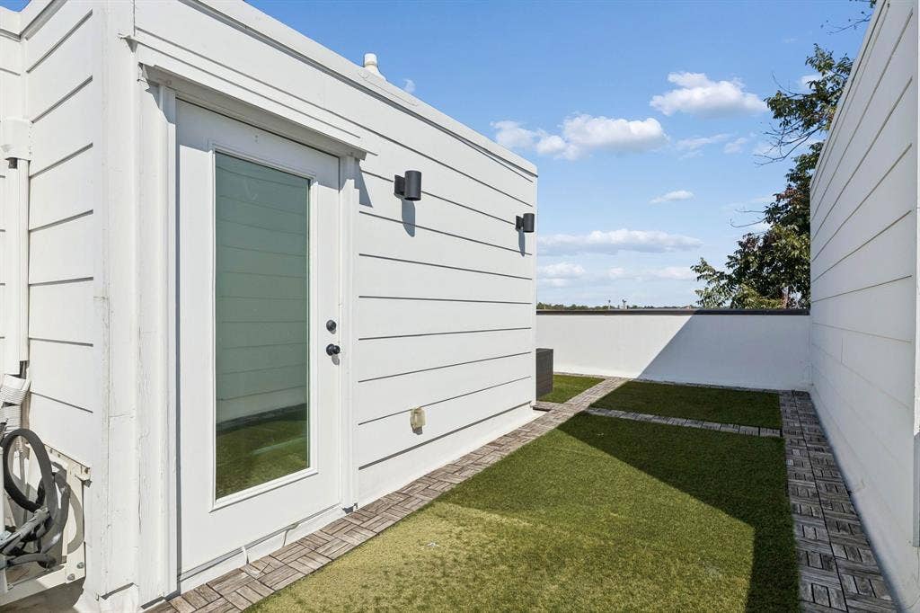 2450 N Garrett Avenue, #17, Dallas, TX 75206 2450 N Garrett Avenue, #17, Dallas, TX 75206