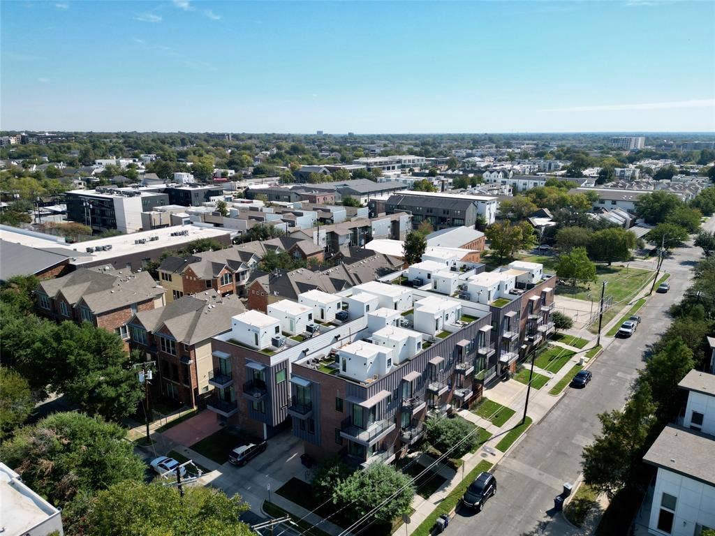 2450 N Garrett Avenue, #17, Dallas, TX 75206 2450 N Garrett Avenue, #17, Dallas, TX 75206