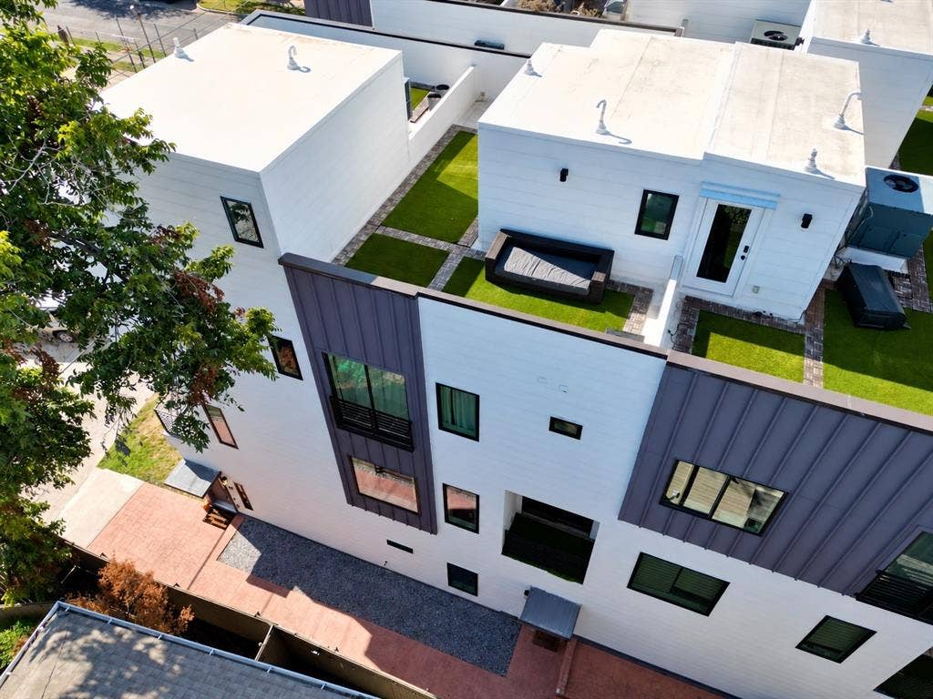 2450 N Garrett Avenue, #17, Dallas, TX 75206 2450 N Garrett Avenue, #17, Dallas, TX 75206