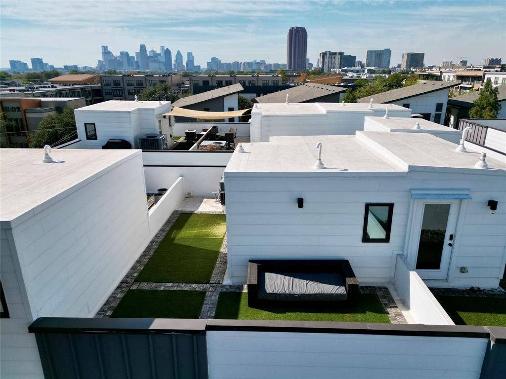 2450 N Garrett Avenue, #17, Dallas, TX 75206 2450 N Garrett Avenue, #17, Dallas, TX 75206