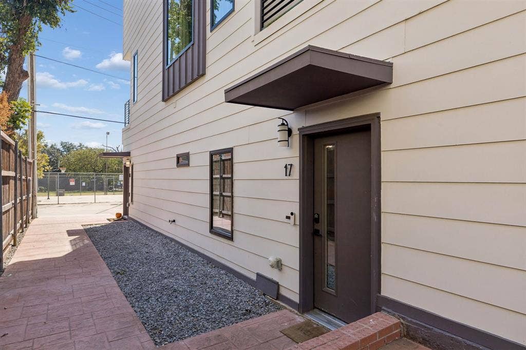 2450 N Garrett Avenue, #17, Dallas, TX 75206 2450 N Garrett Avenue, #17, Dallas, TX 75206