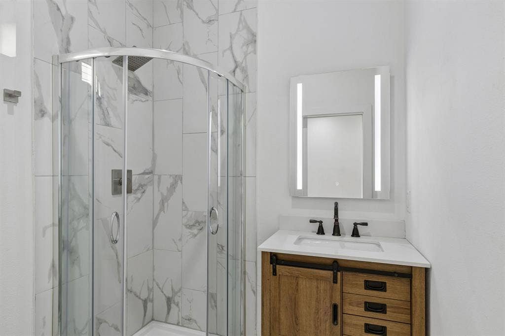 2450 N Garrett Avenue, #17, Dallas, TX 75206 2450 N Garrett Avenue, #17, Dallas, TX 75206
