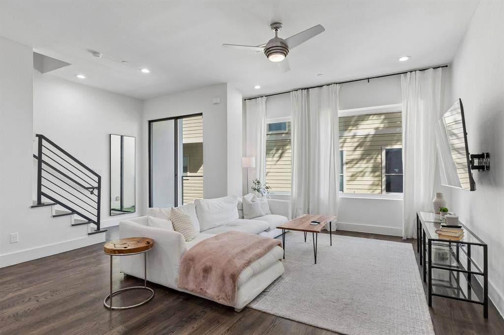 2450 N Garrett Avenue, #17, Dallas, TX 75206 2450 N Garrett Avenue, #17, Dallas, TX 75206