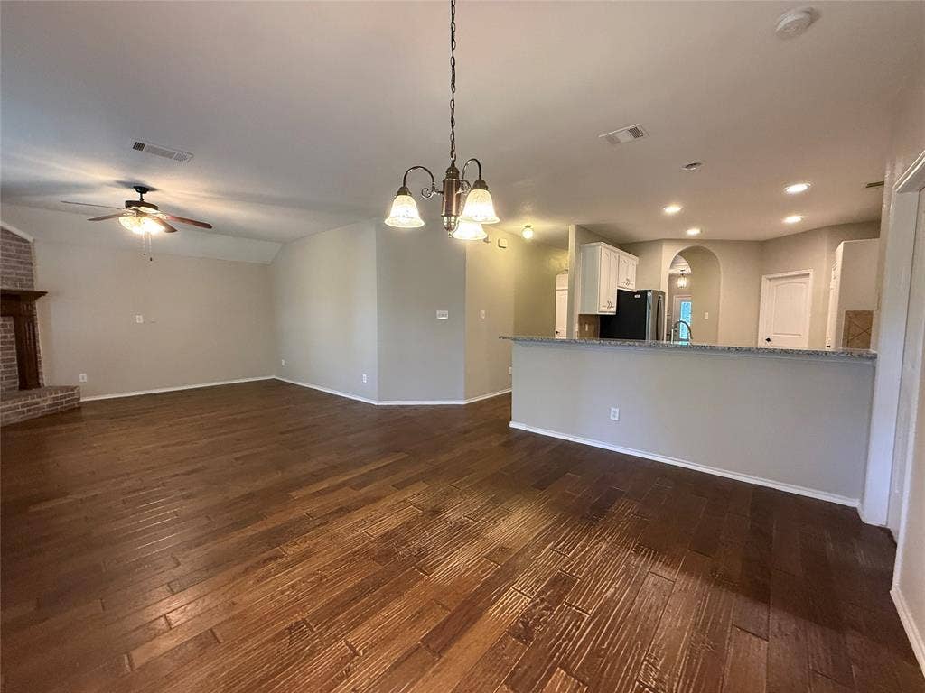 725 Fannin Drive, Lavon, TX 75166 725 Fannin Drive, Lavon, TX 75166