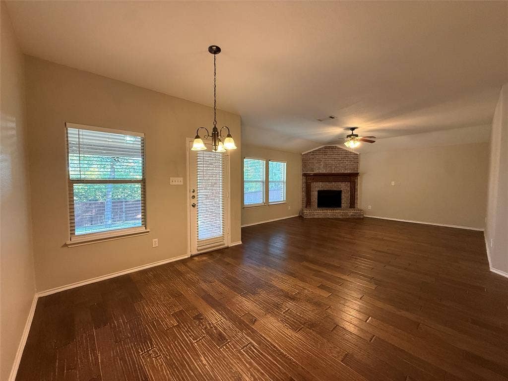 725 Fannin Drive, Lavon, TX 75166 725 Fannin Drive, Lavon, TX 75166