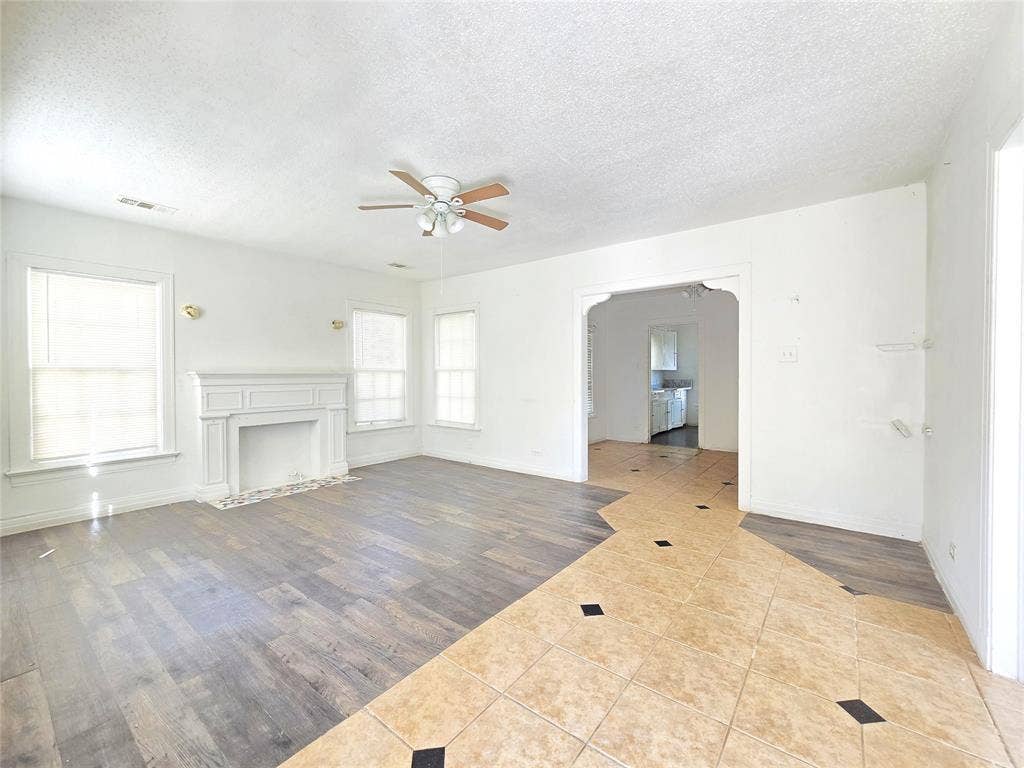 2806 Harlandale Avenue, Dallas, TX 75216