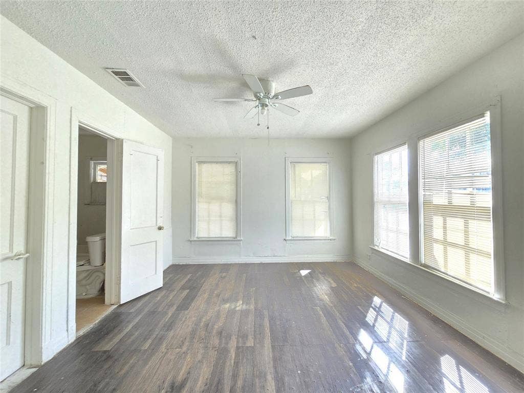 2806 Harlandale Avenue, Dallas, TX 75216