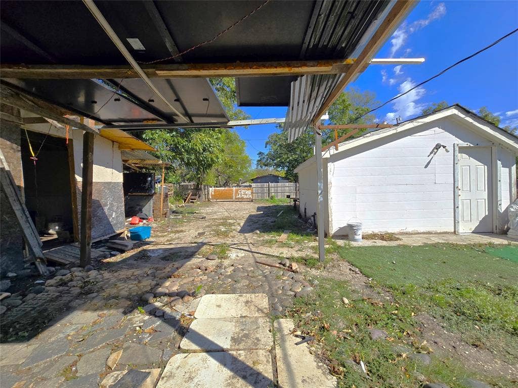 2806 Harlandale Avenue, Dallas, TX 75216