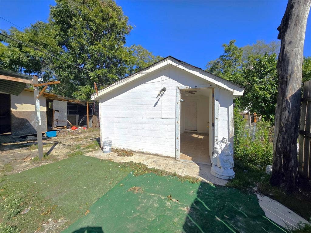 2806 Harlandale Avenue, Dallas, TX 75216