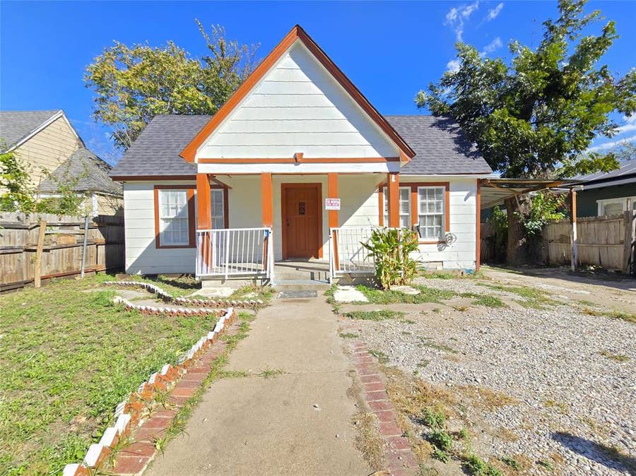 Property photo for 2806 Harlandale Avenue, Dallas, TX