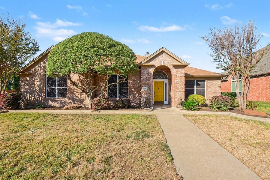 Property photo for 2201 Yosemite Court, Carrollton, TX
