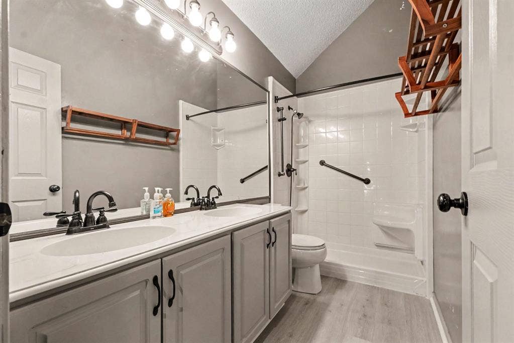 2201 Yosemite Court, Carrollton, TX 75006 2201 Yosemite Court, Carrollton, TX 75006