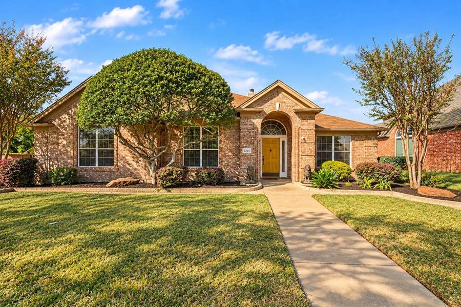 Property photo for 2201 Yosemite Court, Carrollton, TX