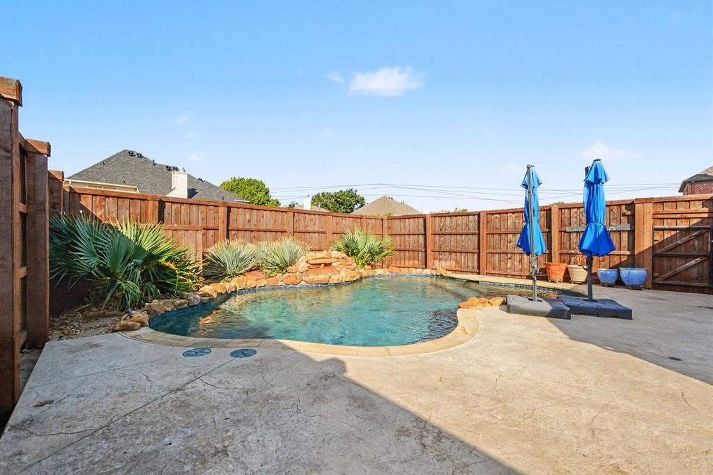 2201 Yosemite Court, Carrollton, TX 75006 2201 Yosemite Court, Carrollton, TX 75006