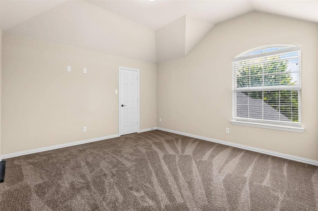 206 White Rock Court, Ovilla, TX 75154 Vaulted ceilings, neutral wall tones, arched window with horizontal blinds, and wall-to-wall carpeting