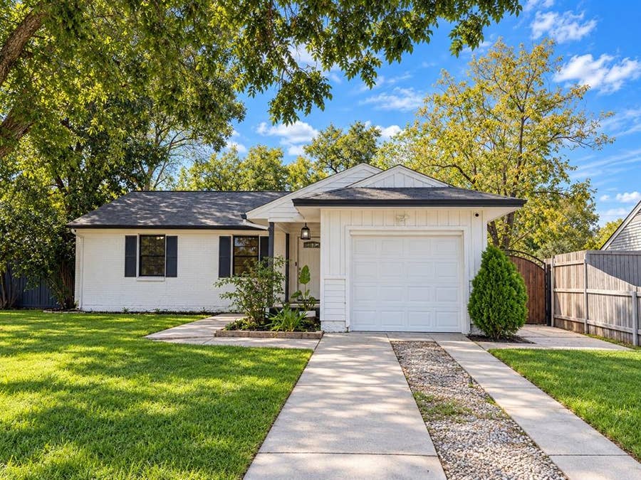 Property photo for 516 Overhill Drive, Arlington, TX