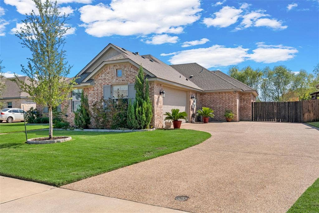 10313 Creekside Lane, Waco, TX 76712 10313 Creekside Lane, Waco, TX 76712