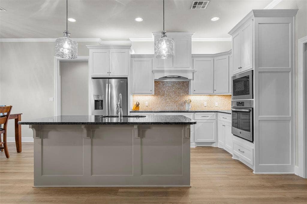 10313 Creekside Lane, Waco, TX 76712 10313 Creekside Lane, Waco, TX 76712