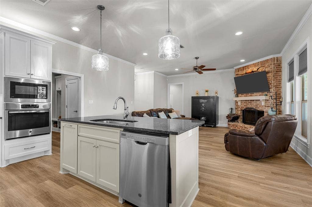 10313 Creekside Lane, Waco, TX 76712 10313 Creekside Lane, Waco, TX 76712