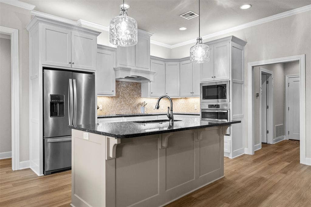 10313 Creekside Lane, Waco, TX 76712 10313 Creekside Lane, Waco, TX 76712