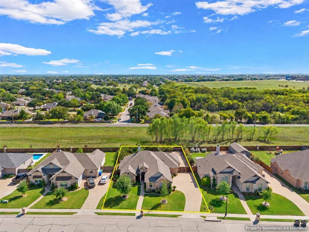 10313 Creekside Lane, Waco, TX 76712 10313 Creekside Lane, Waco, TX 76712