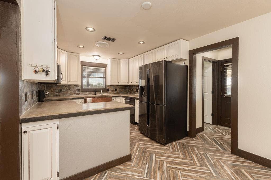 1158 County Road 141, Kaufman, TX 75142 Kitchen with abundant storage and counterspace
