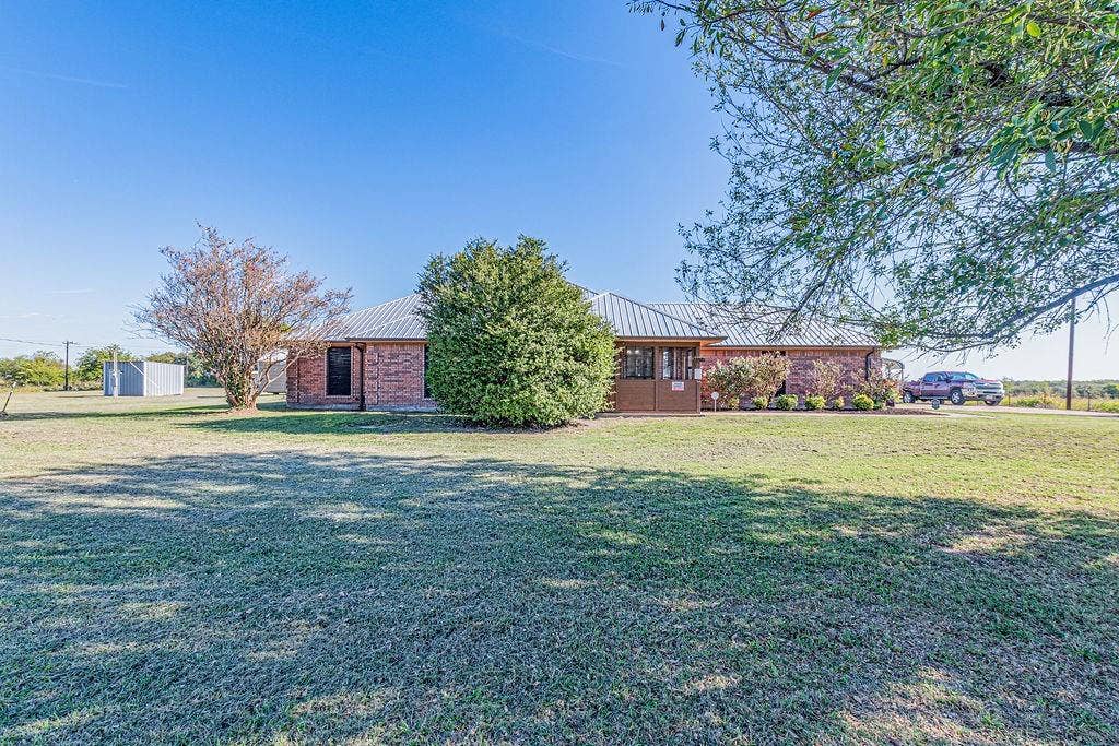 1158 County Road 141, Kaufman, TX 75142 Another view of the front of the home.