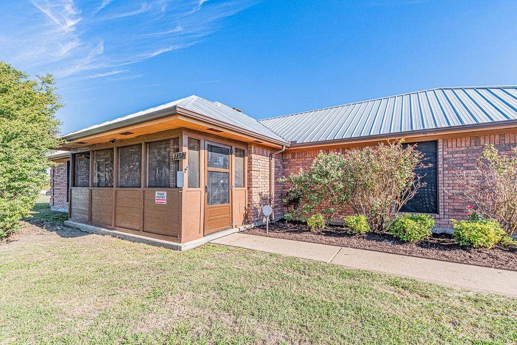 1158 County Road 141, Kaufman, TX 75142 A screened in porch greets your visitors