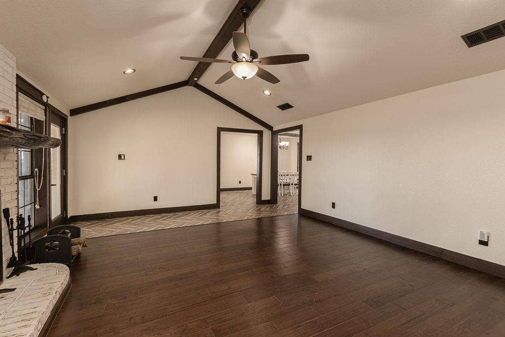 1158 County Road 141, Kaufman, TX 75142 Looking the other direction in the living room