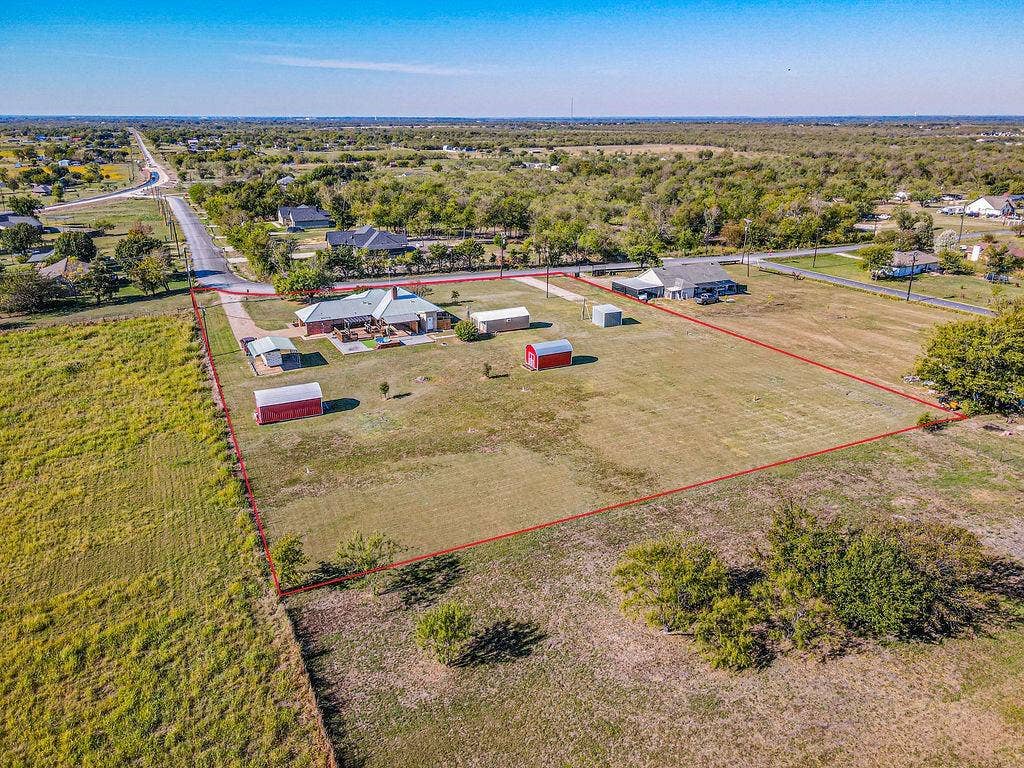 1158 County Road 141, Kaufman, TX 75142 Boundary lines are approximate
