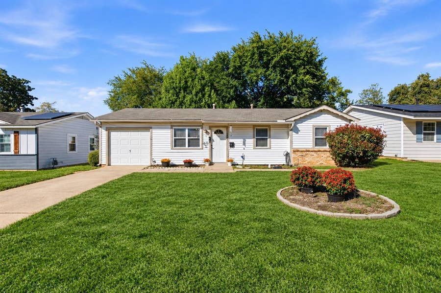 Property photo for 1903 Friar Tuck Drive, Arlington, TX