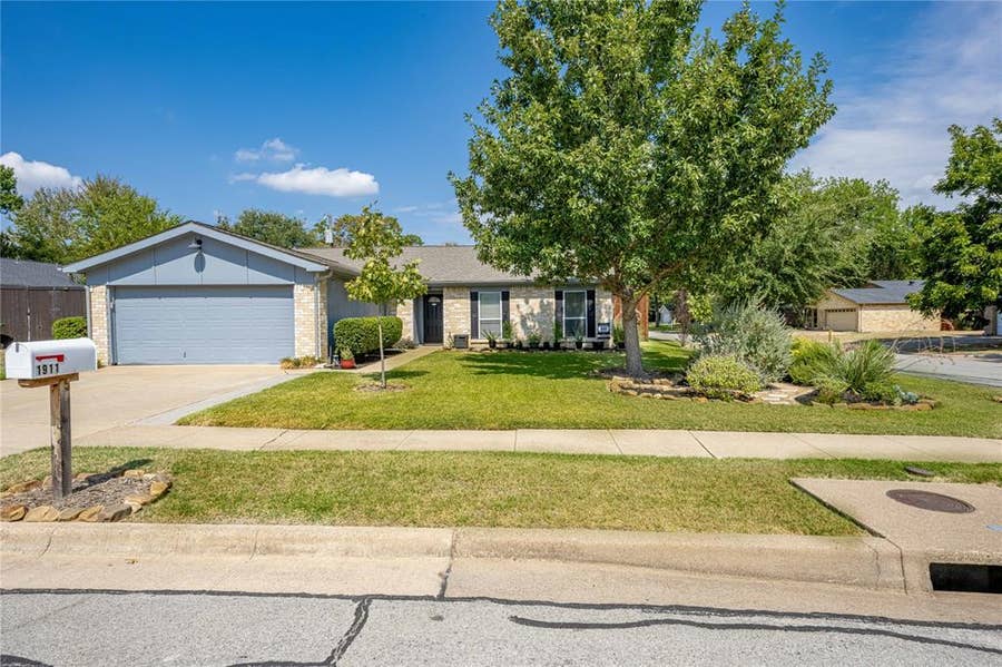 Property photo for 1911 Crooked Creek Lane, Arlington, TX