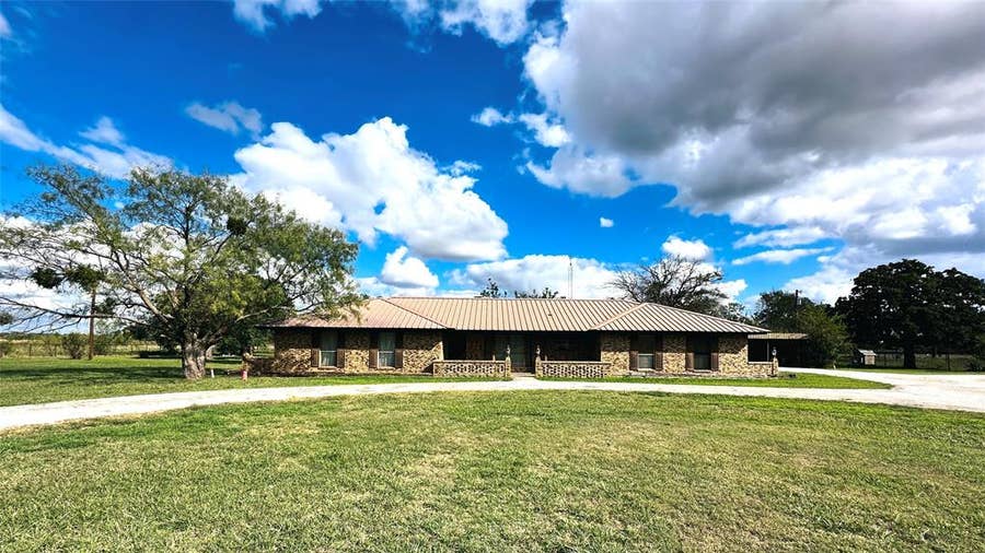 Property photo for 17612 County Road 421, Cross Plains, TX