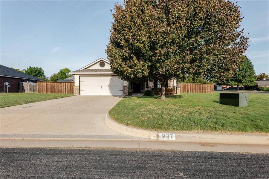 Property photo for 237 Whispering Dell Lane, Weatherford, TX