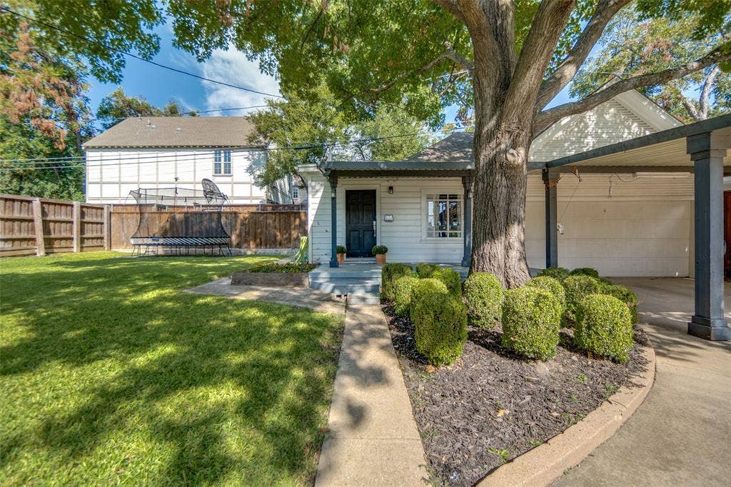 6935 Lakeshore Drive, Dallas, TX 75214 View to guest quarters