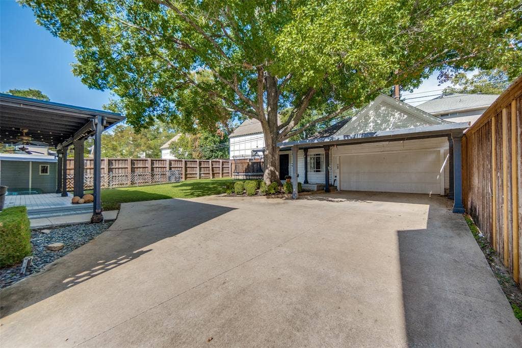 6935 Lakeshore Drive, Dallas, TX 75214 2 car garage & 2 car carport