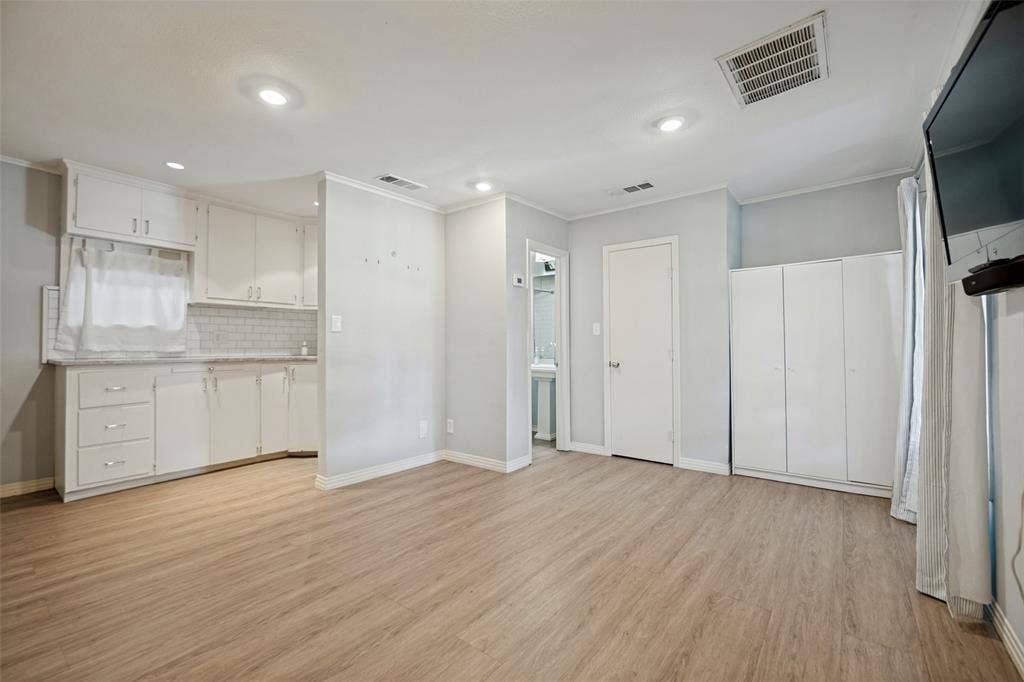 6935 Lakeshore Drive, Dallas, TX 75214 Guest Quarters