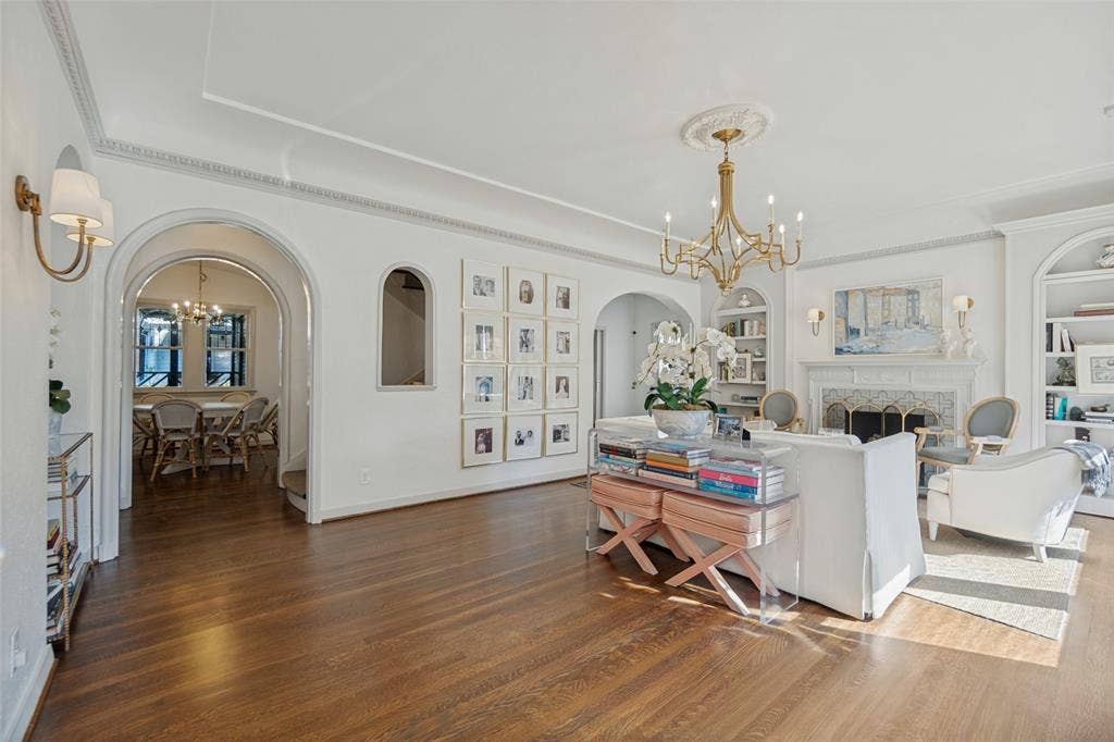 6935 Lakeshore Drive, Dallas, TX 75214 Formal Living Room