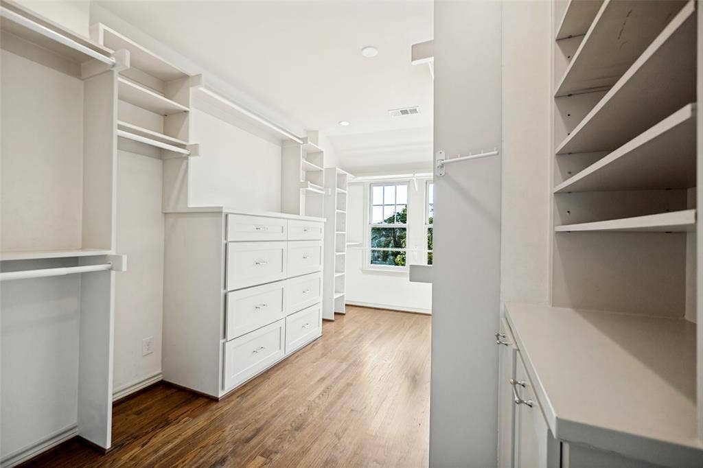 6935 Lakeshore Drive, Dallas, TX 75214 Primary closet