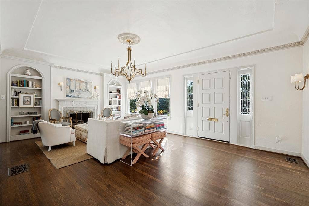 6935 Lakeshore Drive, Dallas, TX 75214 Formal Living Room