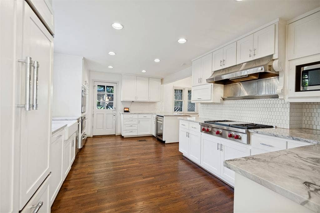 6935 Lakeshore Drive, Dallas, TX 75214 Kitchen